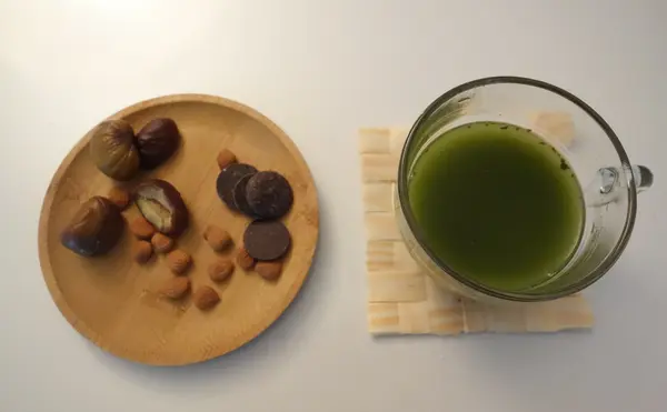 ミント緑茶とアプリコットシード